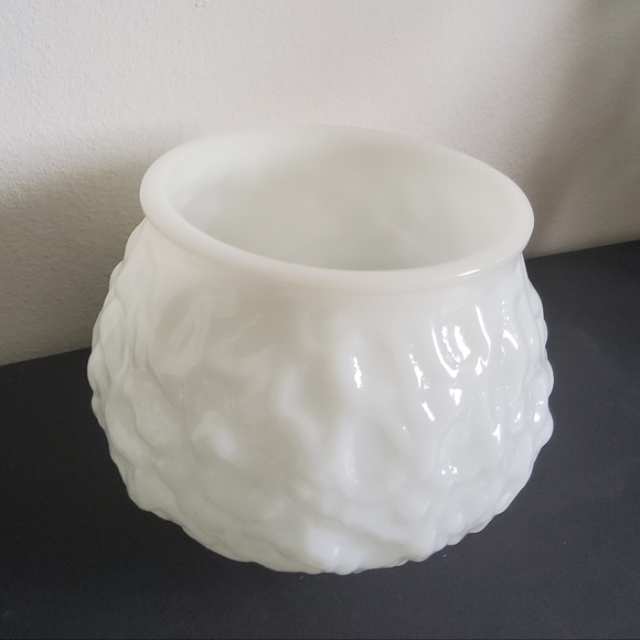Vintage E.O. Brody Co Opaque Milk Glass Vase - Picture 5 of 7
